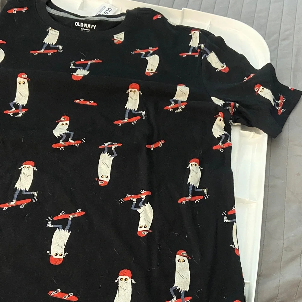 Old Navy Black Tee with Red & Cream Skateboarding Ghosts XL (14-16)